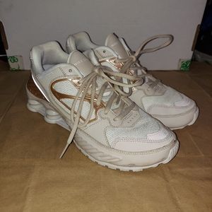 Nike Shox Enigma Desert Sand Womens Rose Gold Pink Beige Size 8 Shoes BQ9001-007